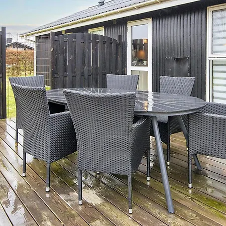 Holiday home V *